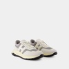 Hyperlight Leather Sneakers