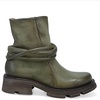 linder boot in jungle