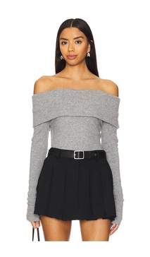 Coretta Off Shoulder Pullover
