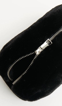 noor pouch in noir
