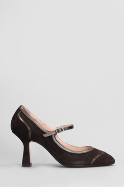 Anna F. Pumps