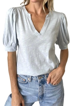 the kira tee in aquamarine