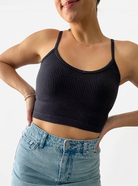 seamless crop tank top in black
