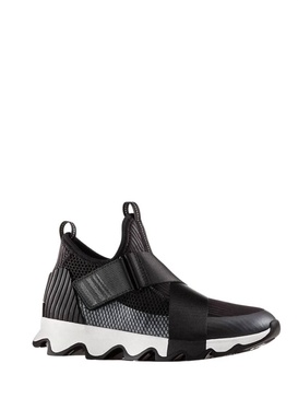 women's kinetic sneaker in black,white