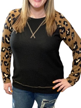 fleece animal print long sleeve tee in camel/black