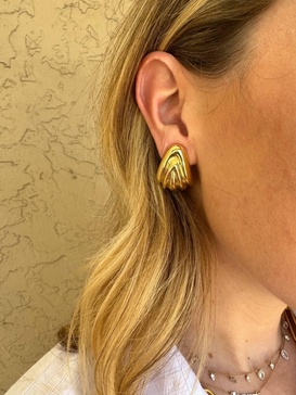 large plated fan clip earring in gold