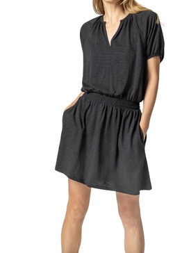 elastic waist split neck dress in blk