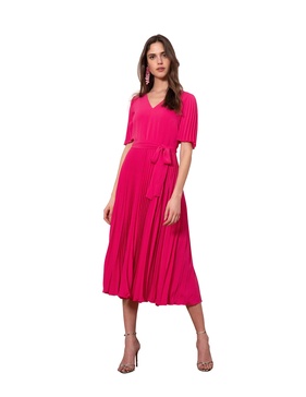Donna Morgan Women's Bubble Crepe Flutter Sleeve V-Neck Pleated Dress