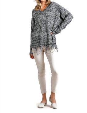 frayed knit pullover sweater in oreo