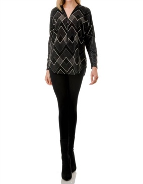 geometric zipper top in black