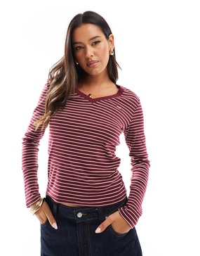 Levi's small batwing logo V-neck stripe long sleeve T-shirt in burgundy