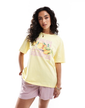 Pieces oversized t-shirt with fresh squeeze graphic in yellow
