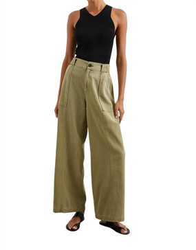 greel pant in canteen