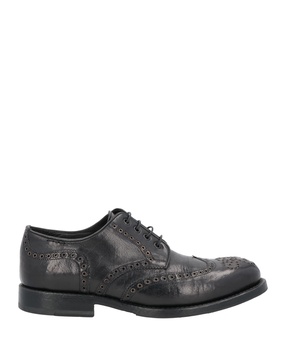 Laced shoes