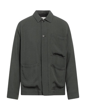 Solid color shirt