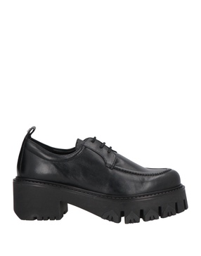 Laced shoes