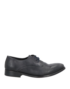 Laced shoes