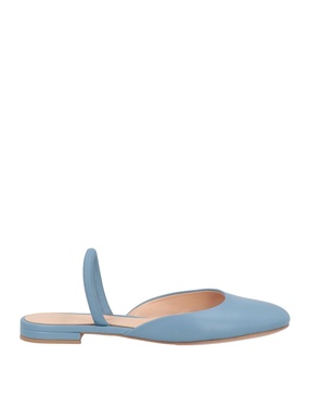 Mules and clogs