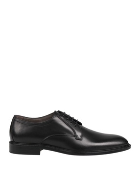 Laced shoes