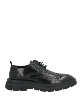 Laced shoes