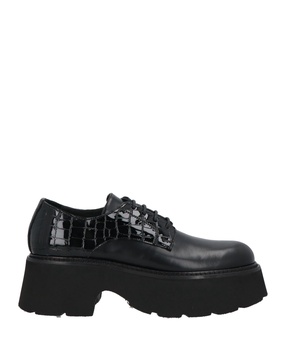 Laced shoes