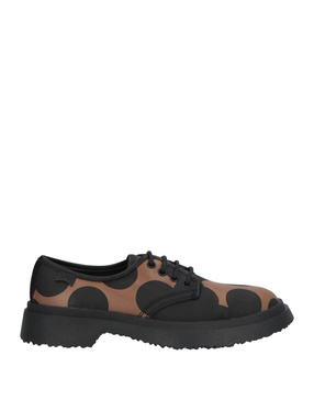 Laced shoes