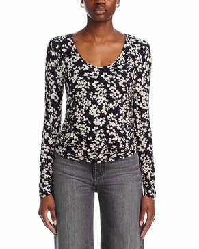 scoop neck shirred long sleeve top in ditsy floral black