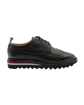 classic longwing threaded sole brogues in black pebble grain leather