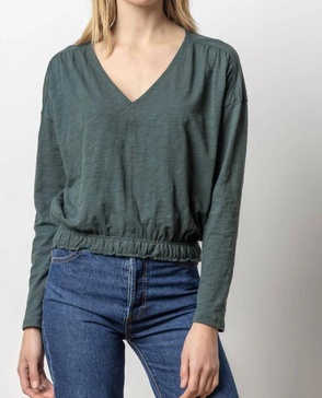 elastic hem v-neck in evergreen