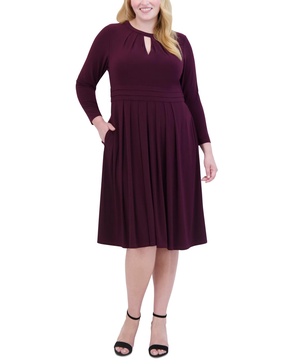 Plus Size Ruched 3/4-Sleeve Midi Dress