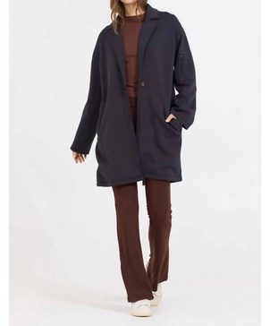 cloud fleece trench coat in black