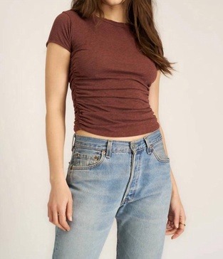 izzie heathered ruched baby tee in desert clay