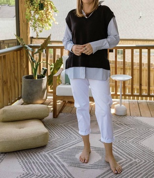 7 v neck vest in black