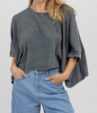 on the daily tee in charcoal