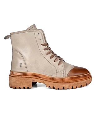roan kinship boots in almond bone