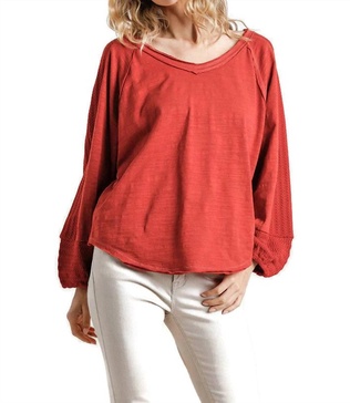 contrast knit puff sleeve top in brick
