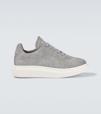 Oversized Retro suede platform sneakers