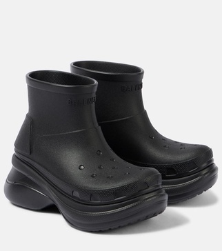 x Crocs rain boots
