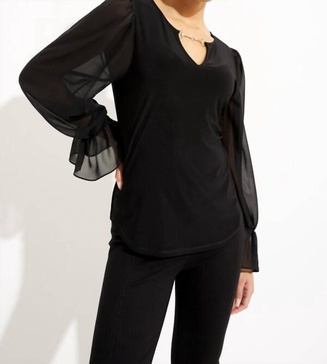 keyhole detail top in black
