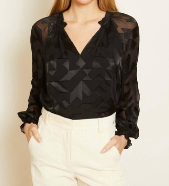 miki top in black geo burnout