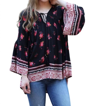 floral print peasant top in black/red