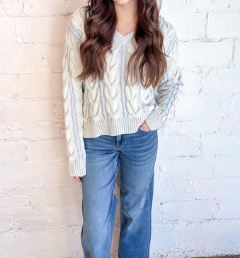 cable v neck in light blue