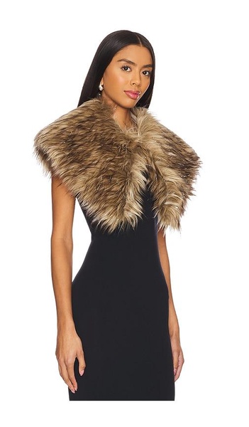 The Petite Capelet