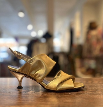 tirana twisted 2band sandal - medium width in gold