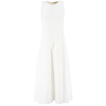 Sleeveless Round-Neck Dress with Soft Lines