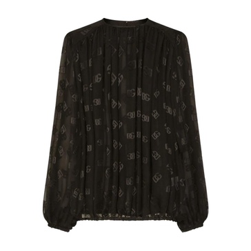 Upgrade Your Wardrobe with this Stylish Blouse