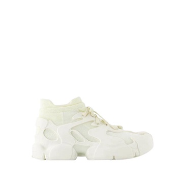 Tossu Sneakers