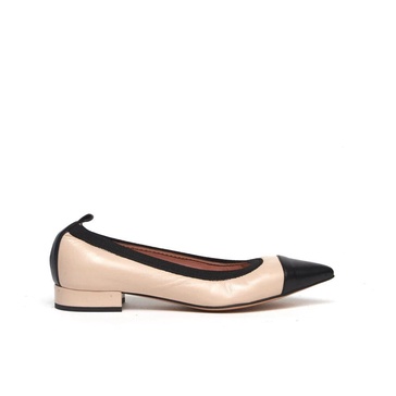 Beige and black leather ballerina