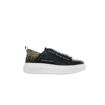 Wembley Black Gold Sporty Elegance