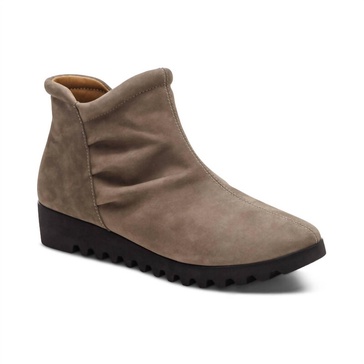 women zoey boots in dark taupe